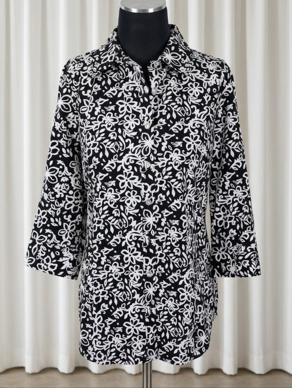 d&co Women's Black & White Floral Button-Down Shirt